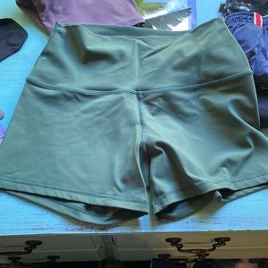 Born Primitive New Heights Booty Shorts size Medium